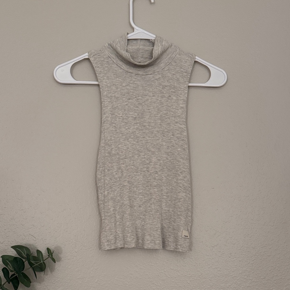Vuori Cove Funnel Neck Tank Top Gray Small